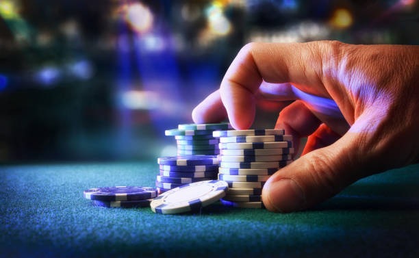 8qr platform interface on mobile device showing slot game selection and live tournament schedule